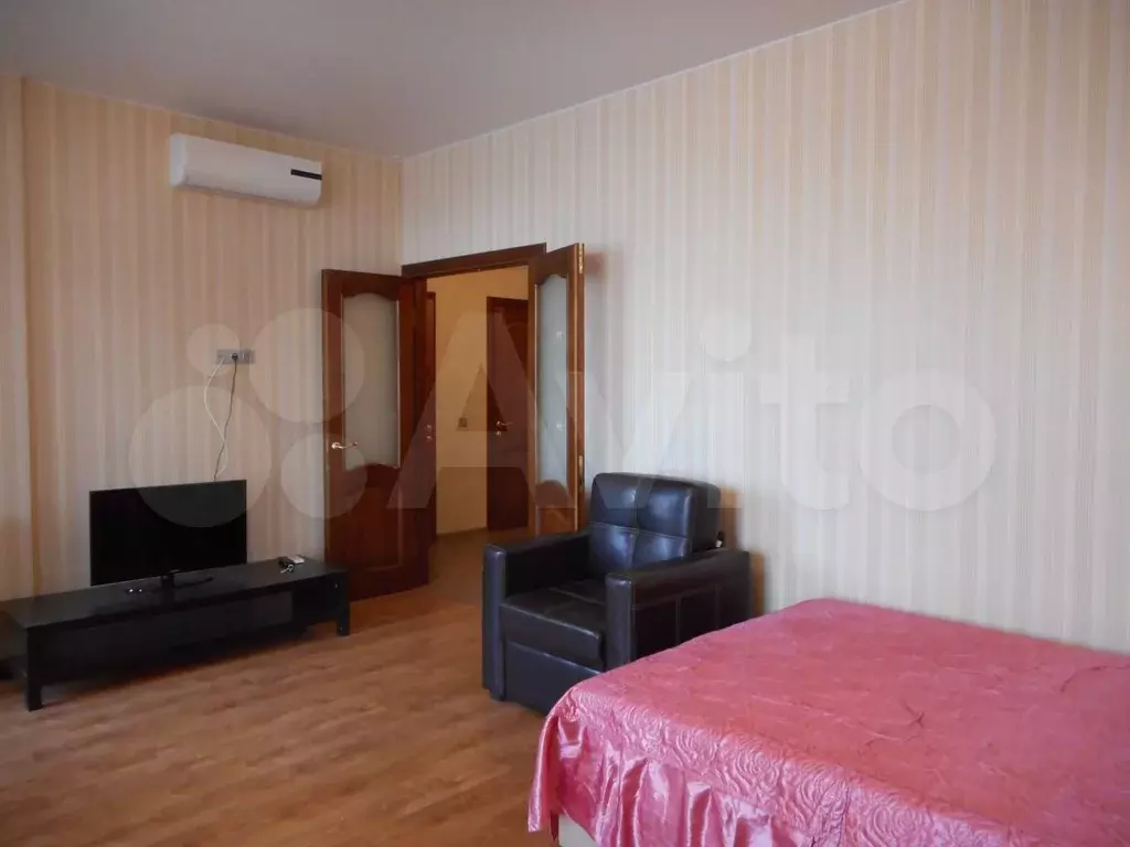 1-к. квартира, 70 м, 4/25 эт. - Фото 1