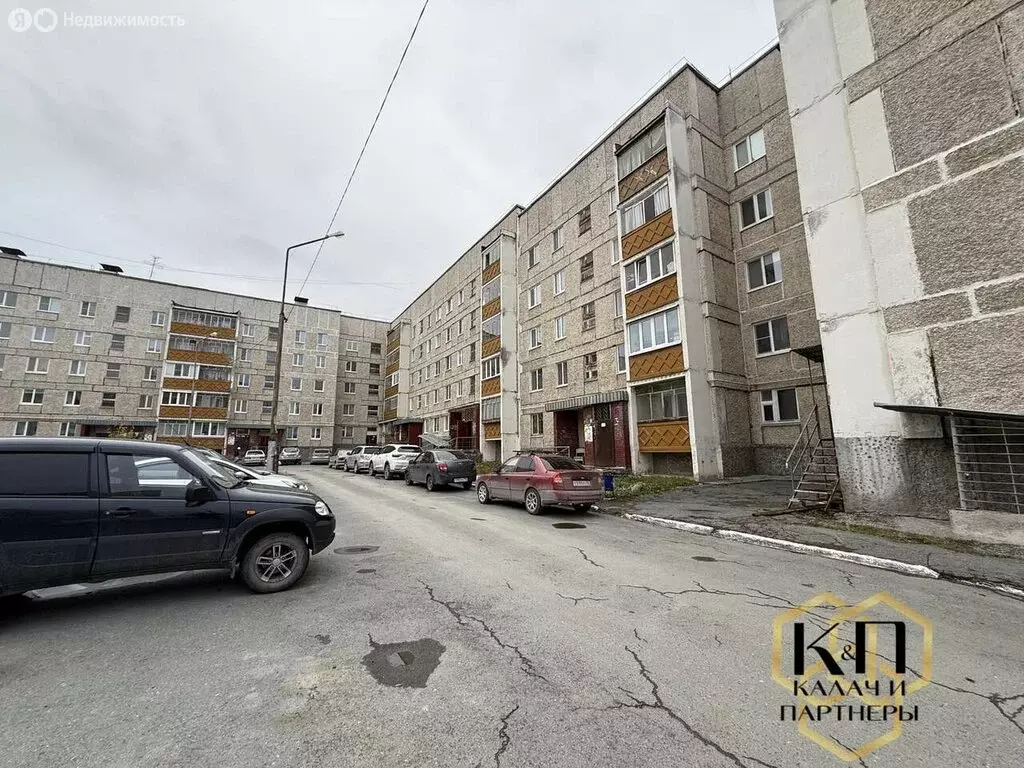 2-комнатная квартира: Полевской, микрорайон Зелёный Бор-2, 35 (47.1 м) - Фото 1