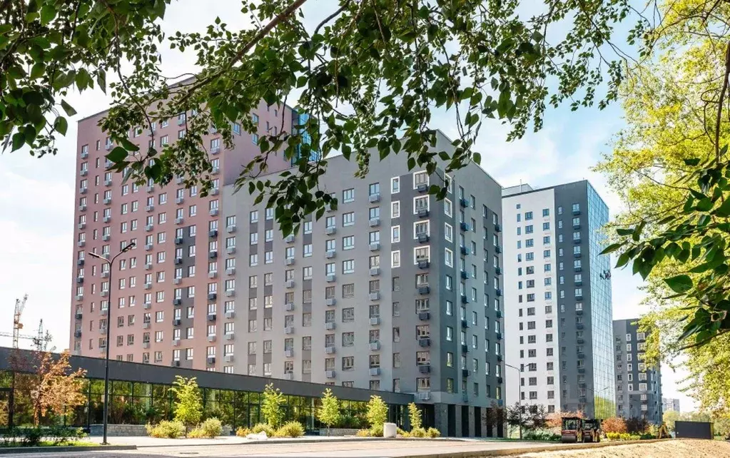 2-к кв. Тюменская область, Тюмень ул. Республики, 204к4 (108.7 м) - Фото 0