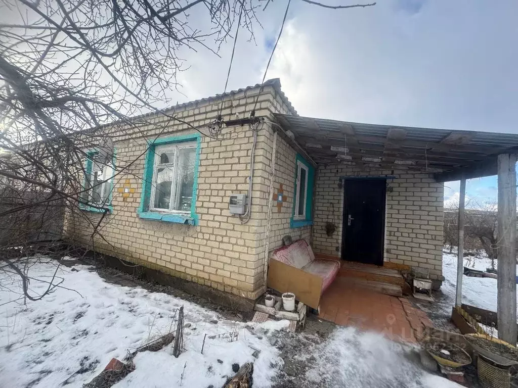Дом в Саратовская область, Краснокутский район, с. Интернациональное ... - Фото 0