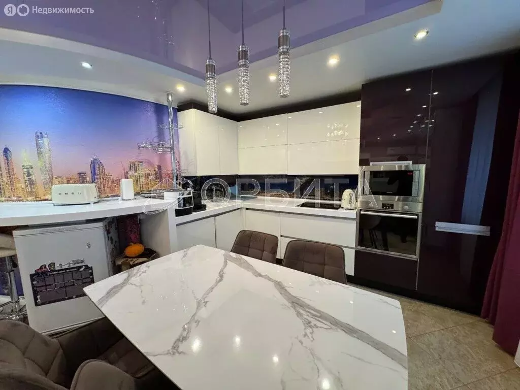 3-комнатная квартира: Тюмень, улица Ю.-Р.Г. Эрвье, 28 (103 м) - Фото 1