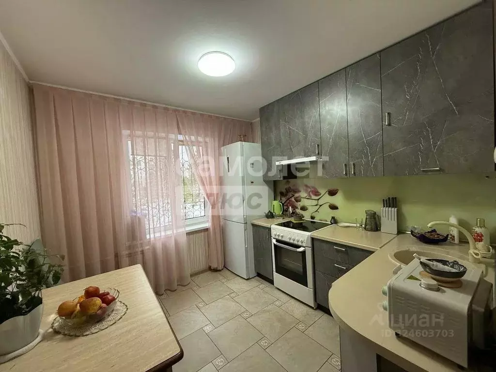 2-к кв. Омская область, Омск ул. 8-я Линия, 198 (58.8 м) - Фото 1