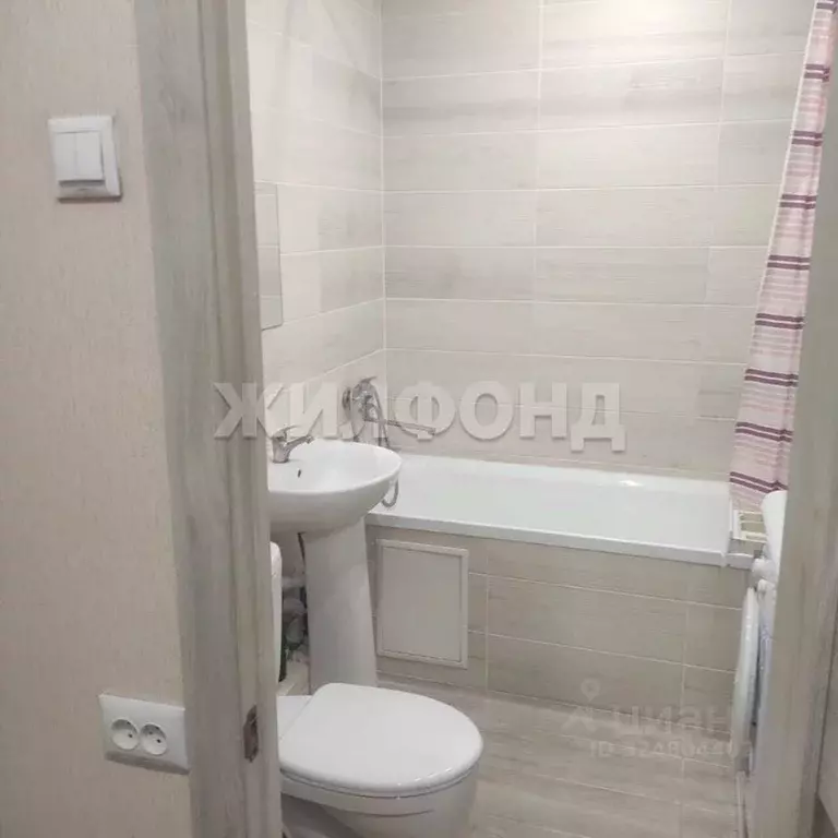 1-к кв. Новосибирская область, Новосибирск ул. Плющихинская, 3 (32.5 ... - Фото 1