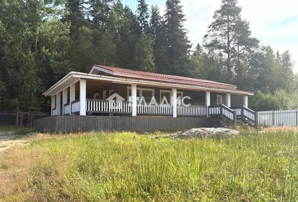 Дом в Ленинградская область, Выборгский район, Рощинское городское ... - Фото 1
