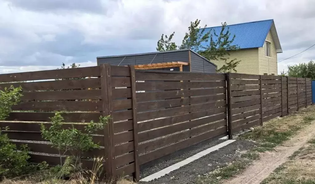 Дом в Саратовская область, Энгельсский район, Красноярское ... - Фото 1