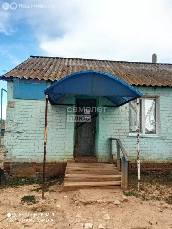 Дом в Республика Калмыкия, село Малые Дербеты (50 м) - Фото 2