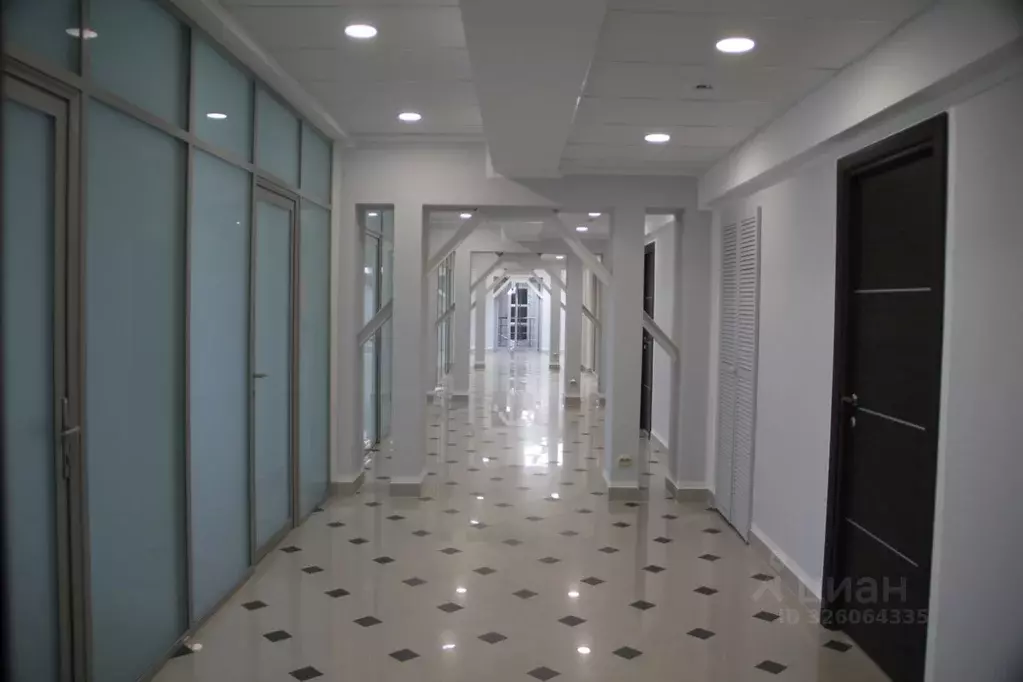 Офис в Ханты-Мансийский АО, Нижневартовск ул. Мира, 14П (18 м) - Фото 1