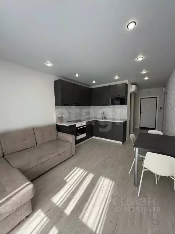 2-к кв. Тюменская область, Тюмень ул. Заполярная, 11к1 (67.0 м) - Фото 1