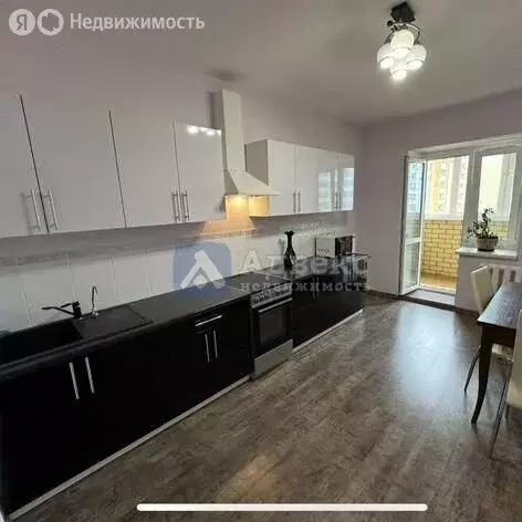 2-комнатная квартира: Тюмень, улица Московский Тракт, 83к4 (64 м) - Фото 1