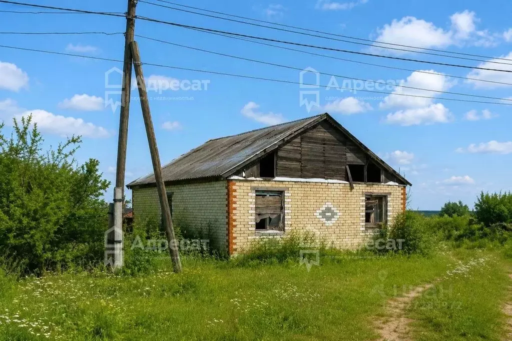 Дом в Волгоградская область, Дубовский район, Пичужинское с/пос, с. ... - Фото 1