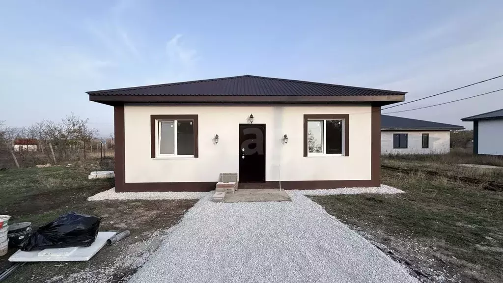 Дом в Крым, Симферопольский район, Урожайновское с/пос, Связист ТСН  ... - Фото 1