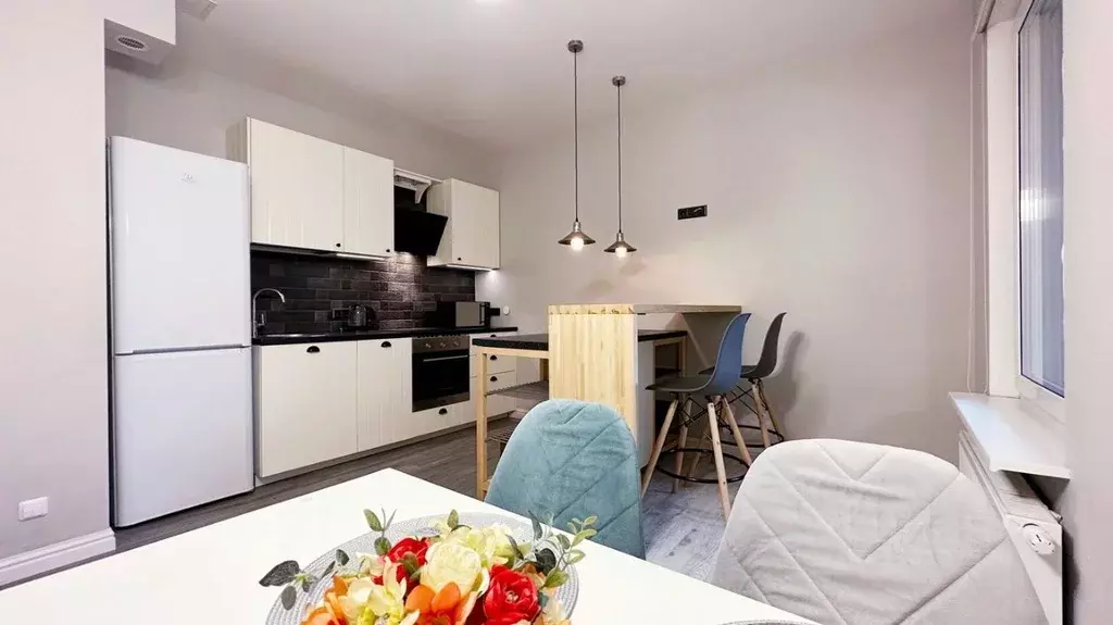 2-к кв. Санкт-Петербург Московский просп., 73к4 (80.0 м) - Фото 0