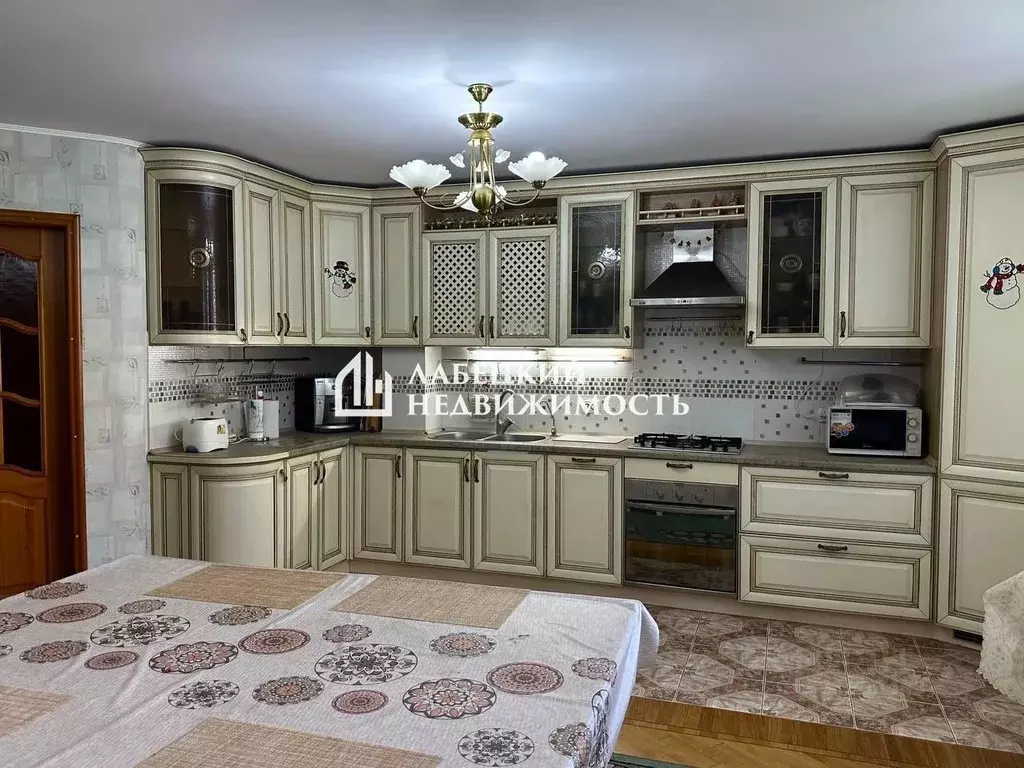 3-к кв. Курская область, Курск ул. 50 лет Октября, 96Б (117.6 м) - Фото 0