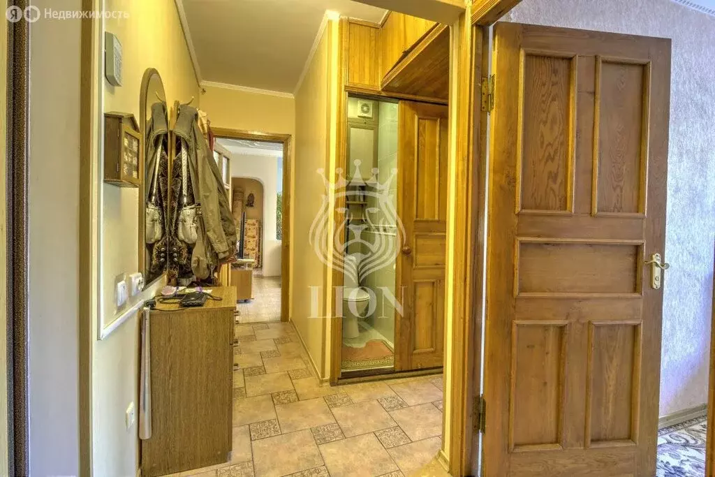 3-комнатная квартира: Алушта, Судакская улица, 10 (66 м) - Фото 0