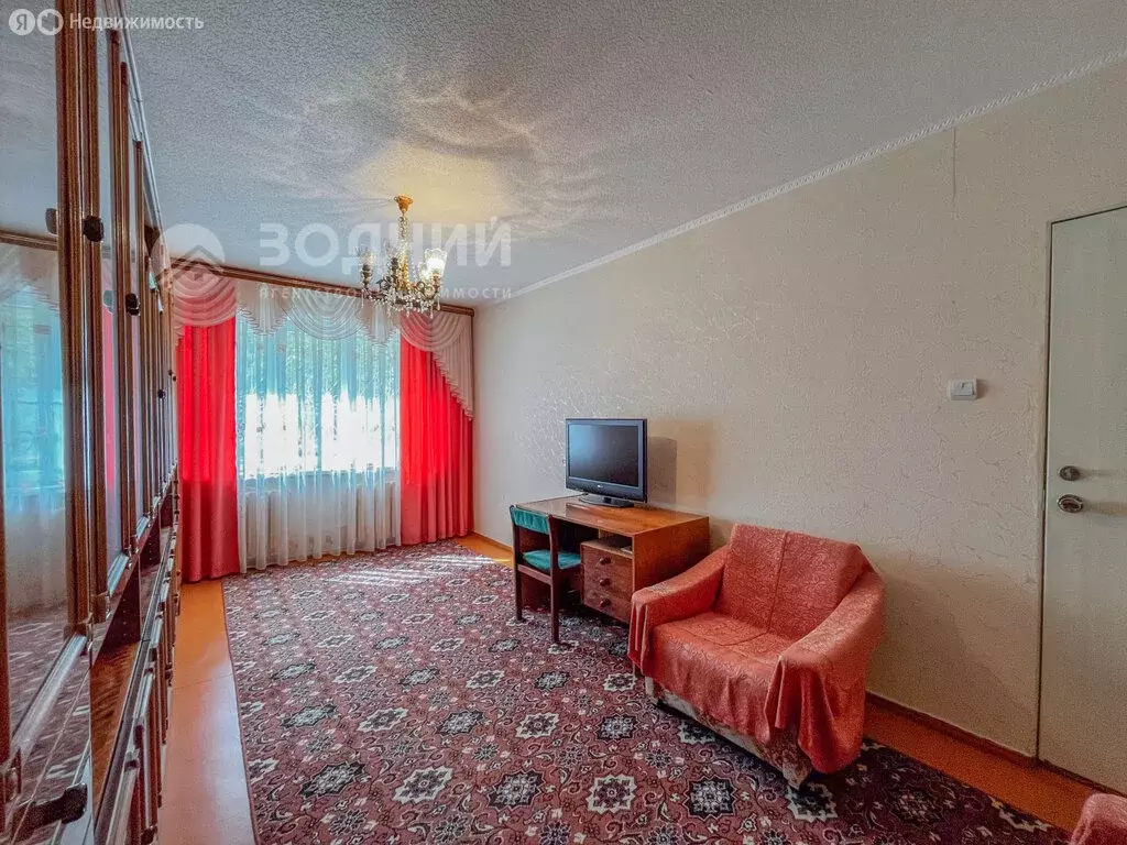 3-комнатная квартира: Чебоксары, улица Кадыкова, 4 (69.4 м) - Фото 1