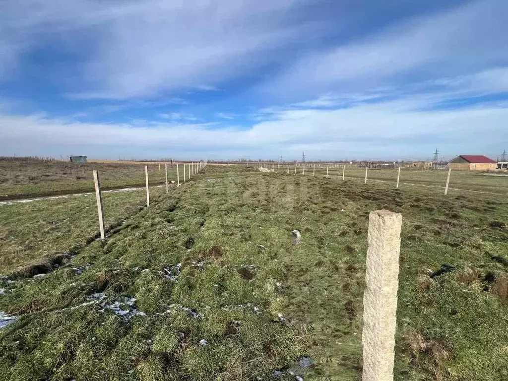 Участок в Крым, Кировский район, с. Владиславовка ул. Виноградная ... - Фото 1