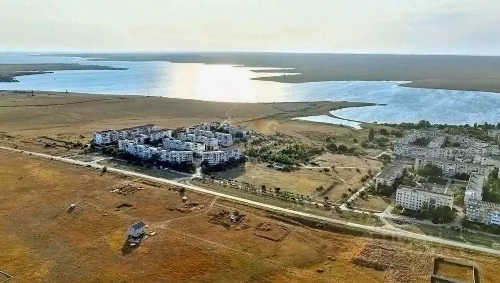 Участок в Крым, Евпатория городской округ, Новоозерное пгт ул. ... - Фото 1