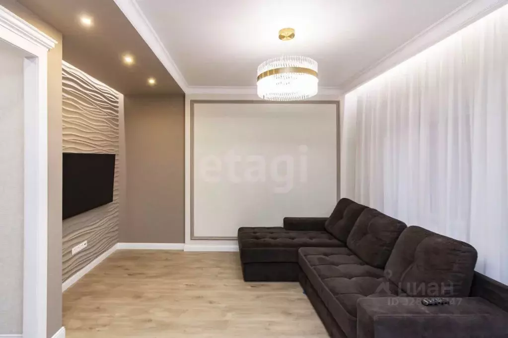 3-к кв. Тюменская область, Тюмень ул. Орджоникидзе, 16 (107.0 м) - Фото 1