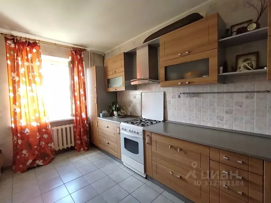 3-к кв. Астраханская область, Астрахань ул. Чугунова, 21 (103.0 м) - Фото 1