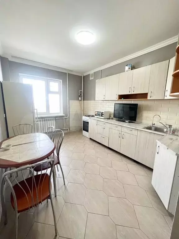 1-к. квартира, 42 м, 7/9 эт. - Фото 0