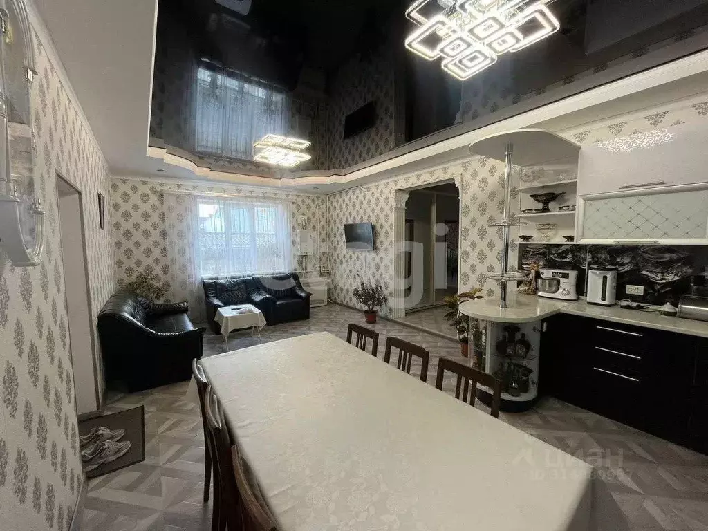 Дом в Брянская область, Стародуб ул. Максима Горького (160 м) - Фото 0