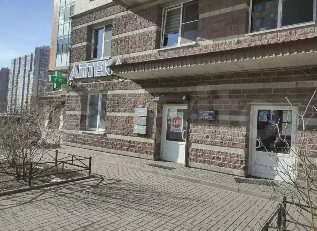 С Хорошим Ремонтом В Густонаселенном Районе 70м2 - Фото 0