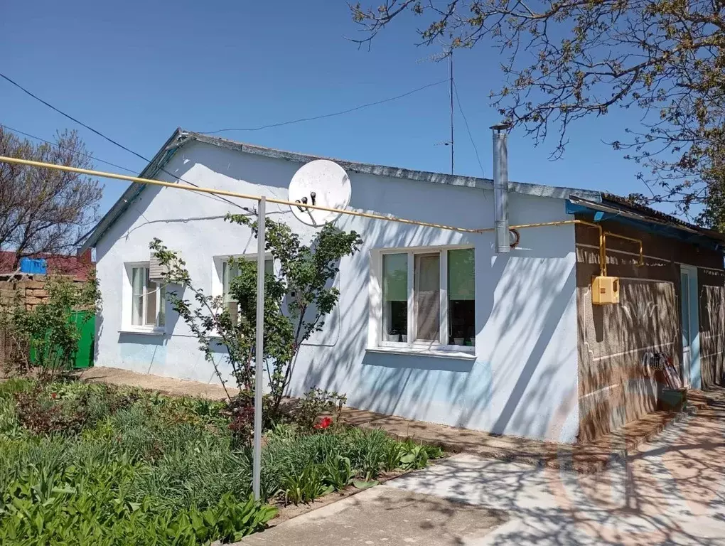 Дом в Крым, Первомайский район, с. Гришино ул. Центральная, 4 (69 м) - Фото 1