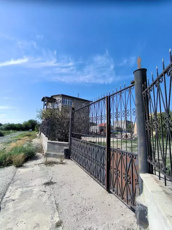 Дом в Астраханская область, Астрахань ул. Соймонова (370 м) - Фото 1