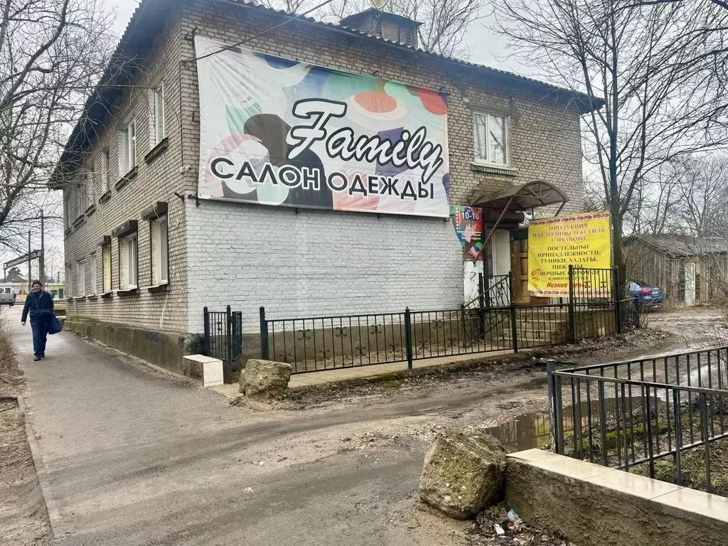 Торговая площадь в Ленинградская область, Луга ул. Алексея Яковлева, ... - Фото 0