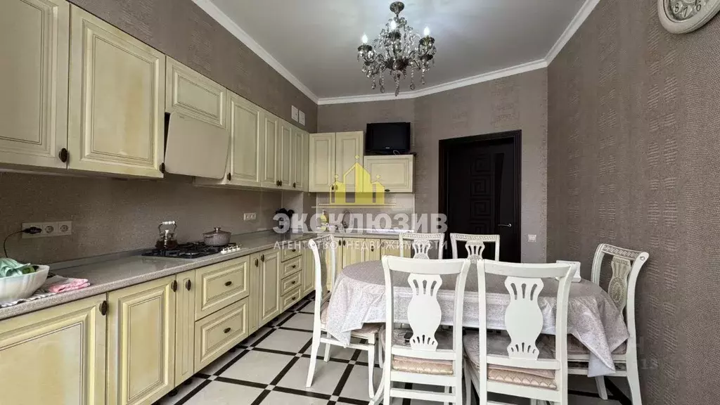 2-к кв. Ставропольский край, Ессентуки ул. Очаровательная, 3 (80.0 м) - Фото 0