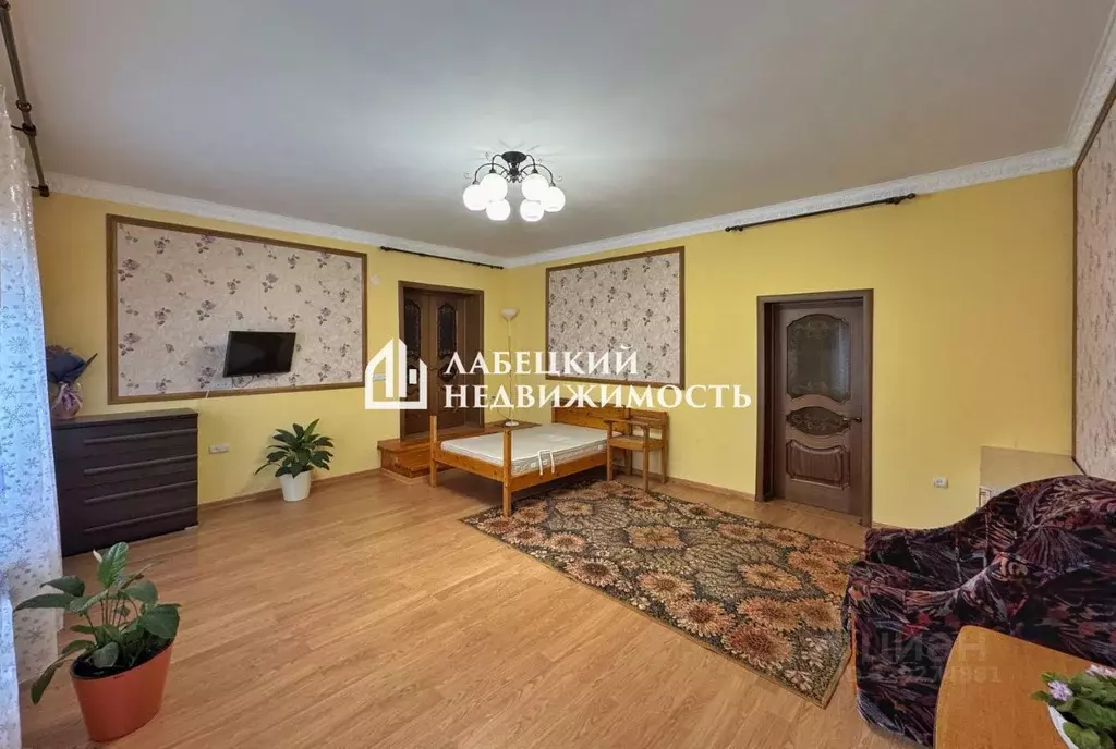 Дом в Карачаево-Черкесия, Черкесск ул. Харуна Богатырева, 77 (335 м) - Фото 1