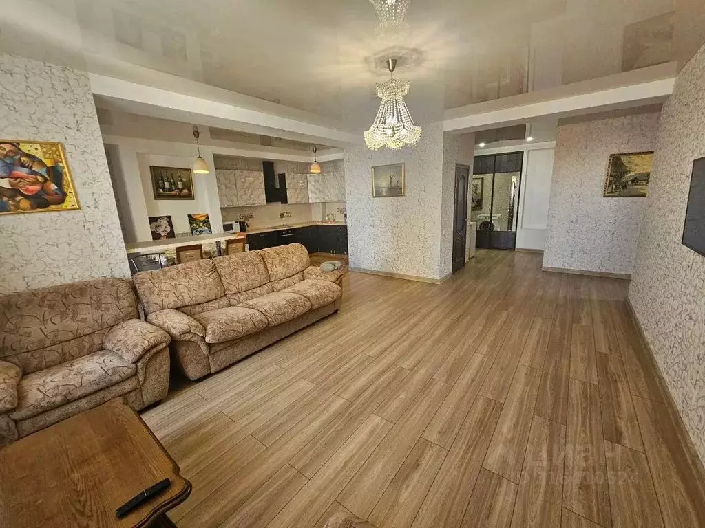 3-к кв. Омская область, Омск ул. Ватутина, 14 (100.0 м) - Фото 0