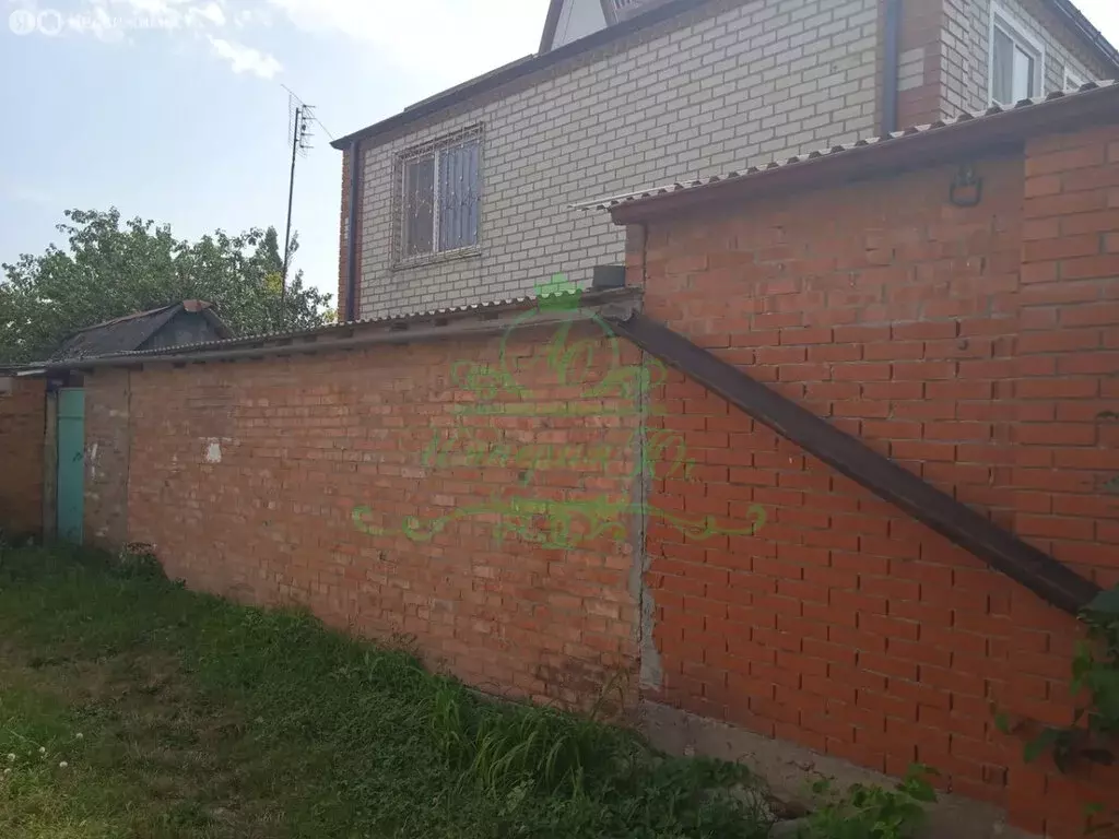 Дом в Крымск, улица Маршала Гречко (180 м) - Фото 1