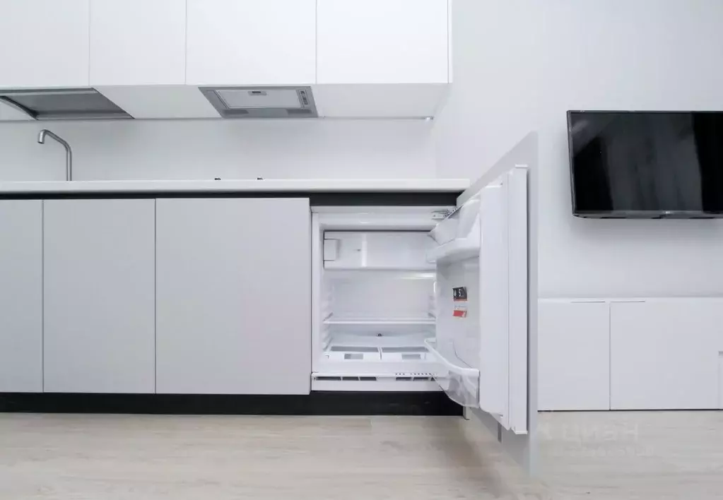 Студия Свердловская область, Екатеринбург ул. Шаумяна, 24 (24.0 м) - Фото 1