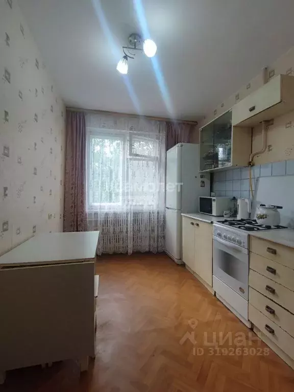 2-к кв. Волгоградская область, Волгоград ул. Кирова, 92А (52.5 м) - Фото 0