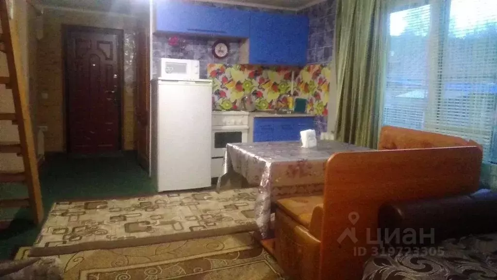 Дом в Алтайский край, Белокуриха ул. Шукшина, 14/2 (50 м) - Фото 1