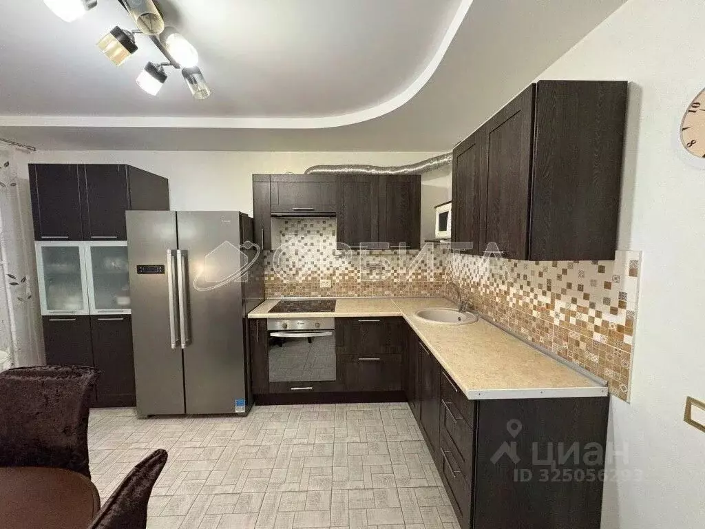 3-к кв. Тюменская область, Тюмень ул. Федюнинского, 60к2 (92.4 м) - Фото 1