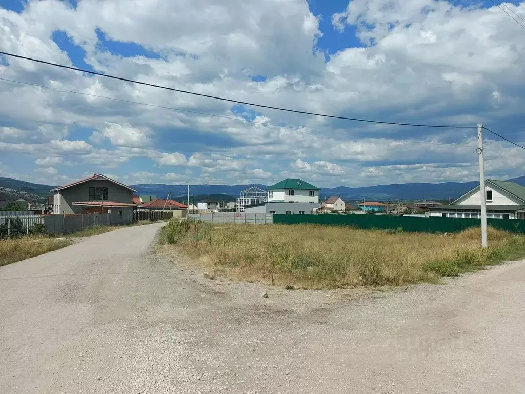 Участок в Севастополь с. Орлиное, ул. Счастливая, 4 (8.0 сот.) - Фото 0