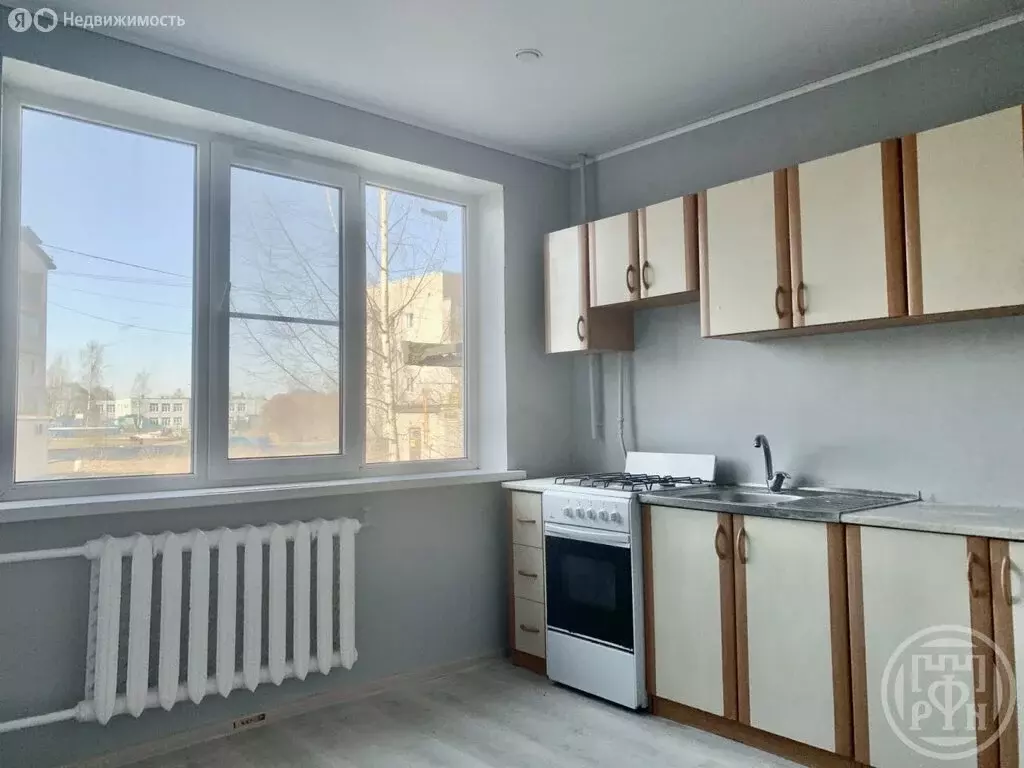 3-комнатная квартира: городской посёлок Ульяновка, улица Калинина, 80 ... - Фото 1