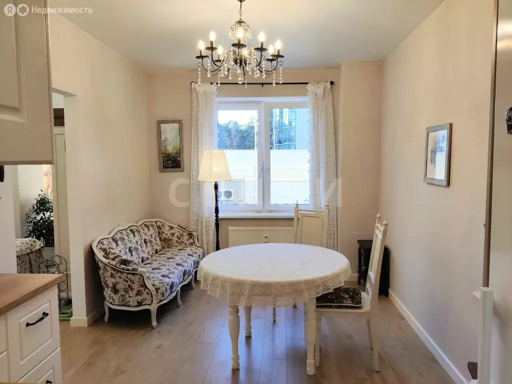 Квартира-студия: Тюмень, улица Парада Победы, 9 (37 м) - Фото 2