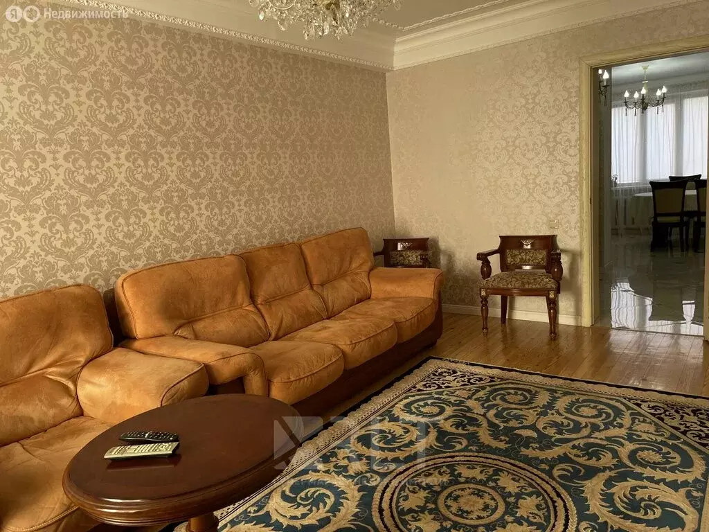 3-комнатная квартира: Махачкала, улица Ушакова, 3 (83 м) - Фото 1