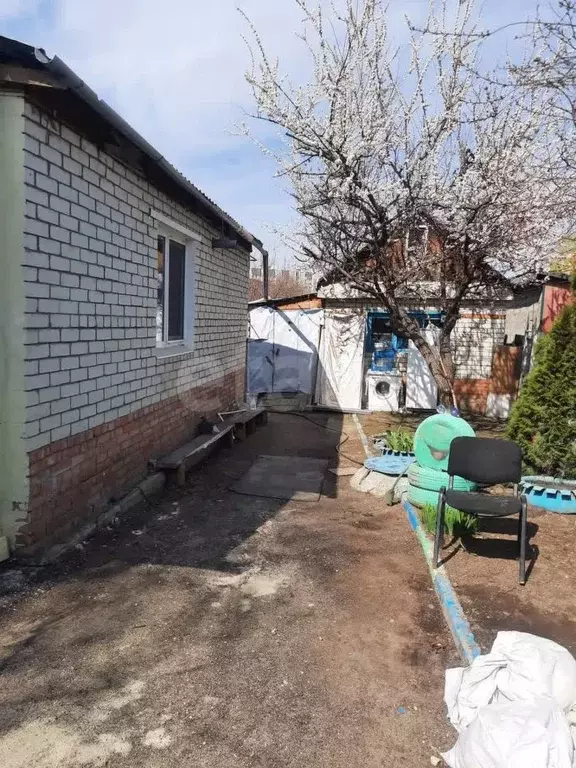 Дом в Саратовская область, Энгельс ул. Маяковского, 136 (50 м) - Фото 2