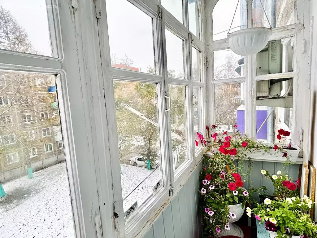 3-комнатная квартира: Прокопьевск, улица Обручева, 6 (57.5 м) - Фото 0