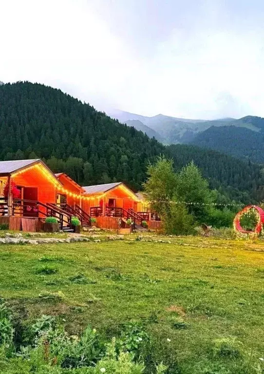 Дом в Карачаево-Черкесия, Зеленчукский район, с. Архыз ул. Банковская, ... - Фото 1