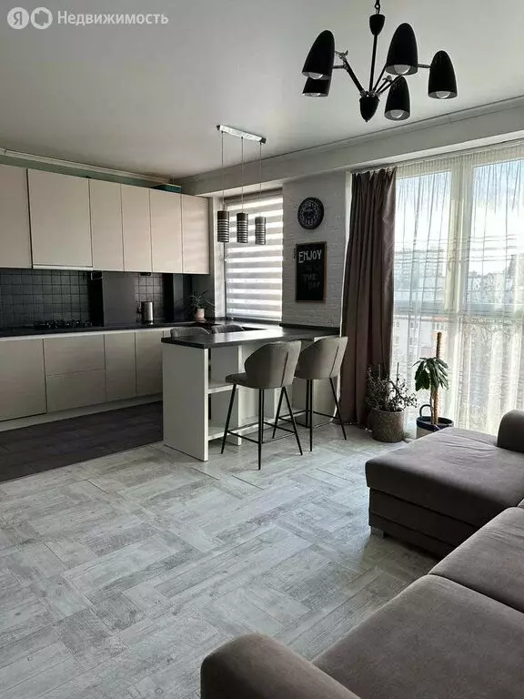 2-комнатная квартира: Калининград, улица Юрия Гагарина, 16Б (76 м) - Фото 1