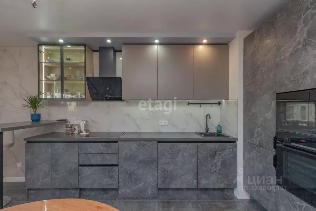 3-к кв. Тюменская область, Тюмень ДОК мкр, ул. Воронинская, 43 (95.0 ... - Фото 1