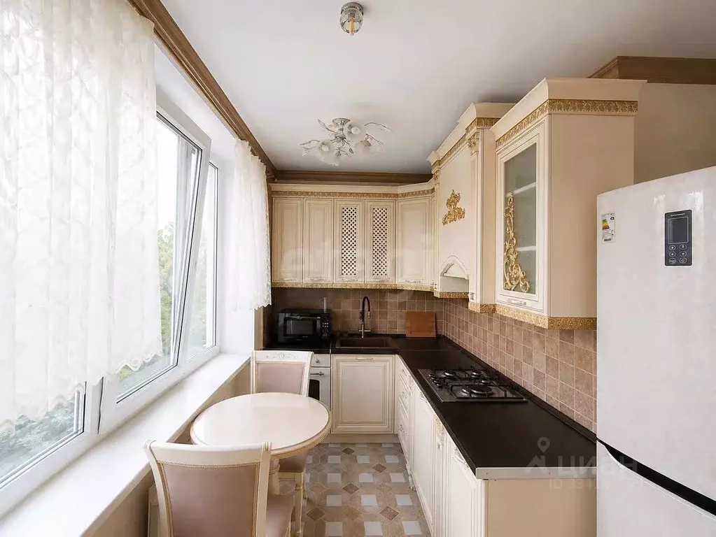 2-к кв. Крым, Симферополь ул. Троллейбусная (45.3 м) - Фото 1