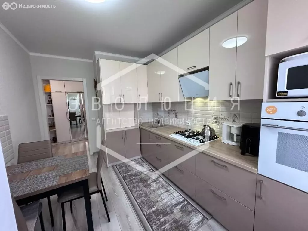 2-комнатная квартира: Калининград, Новгородская улица, 5к3 (56.6 м) - Фото 1