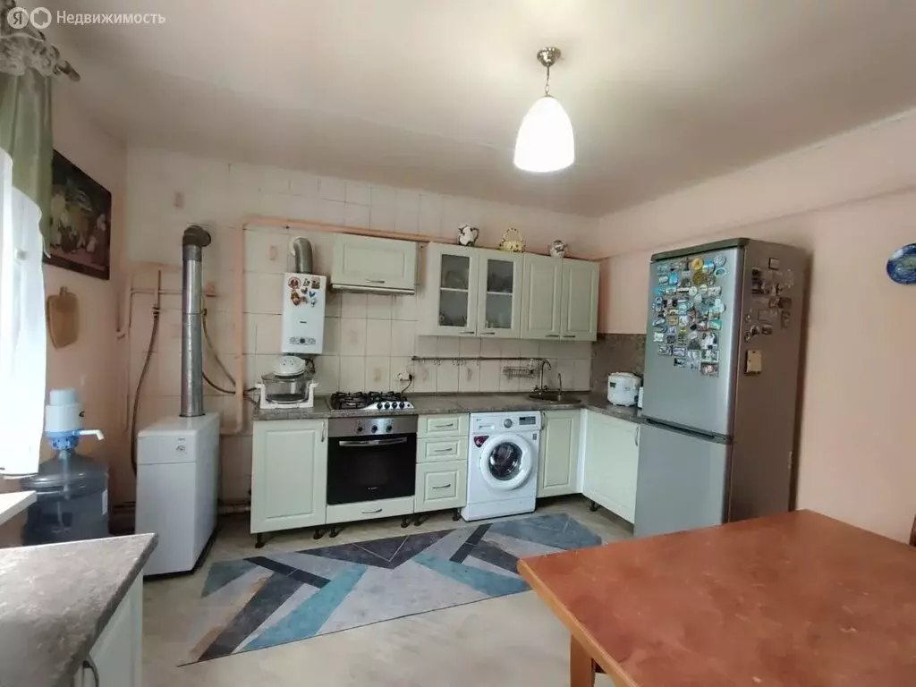 Дом в село Юровка, Октябрьская улица, 28 (283 м) - Фото 2