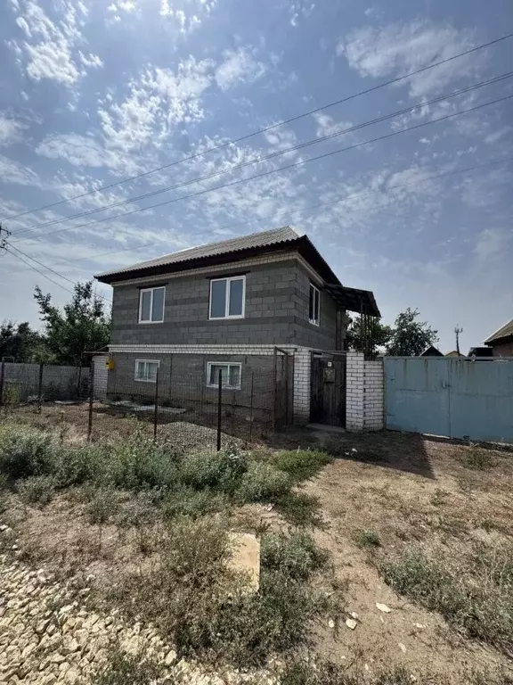 Дом в Волгоградская область, Среднеахтубинский район, Краснослободск ... - Фото 1